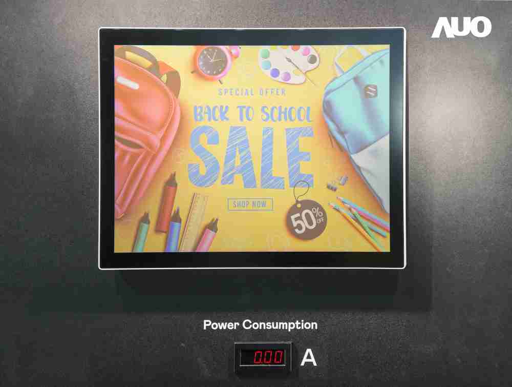 PG国际展示胆固醇液晶超低耗能户外全彩显示器，，ChLC（胆固醇液晶）以双稳态技术使静态显示零功耗，，，，具省电、、、、高彩度、、环保的特性，，，还整合软硬件系统解决方案，，，，可透过单一云端平台管理