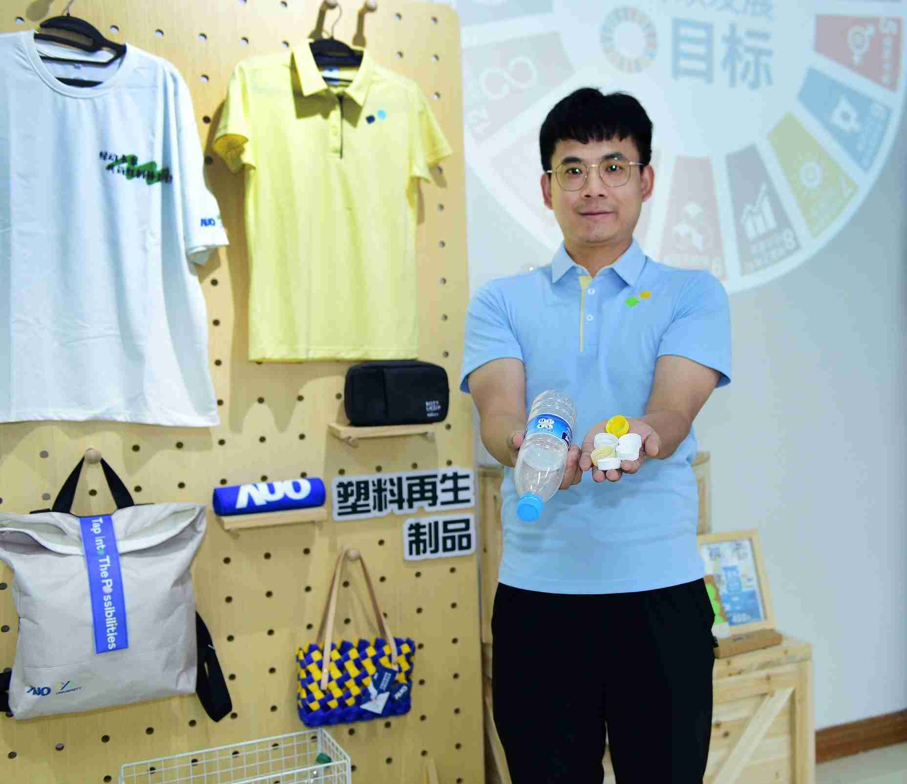 「2024智慧PG国际展」永续发展馆中，，，，展示PG国际厦门驱动永续发展之成果，，，，包含将厂内废弃物再制为实用物品，，，将永续发展理念深植于员工生活日常实践